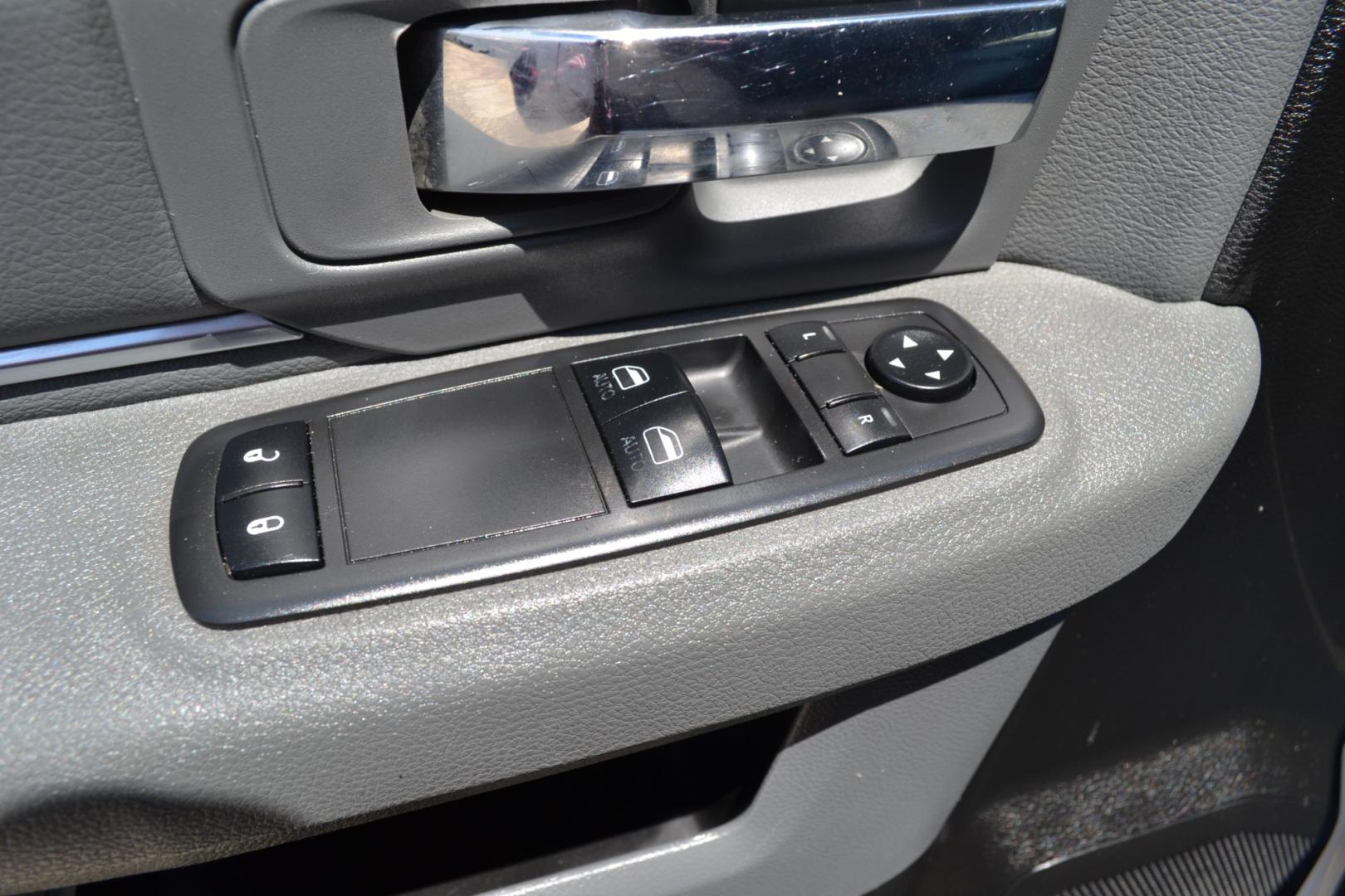 2018 WHITE /GRAY RAM 3500 with an CUMMINS 6.7L TURBO DIESEL engine, AISIN A465 6SPD AUTOMATIC transmission, located at 9172 North Fwy, Houston, TX, 77037, (713) 910-6868, 29.887470, -95.411903 - Photo#13